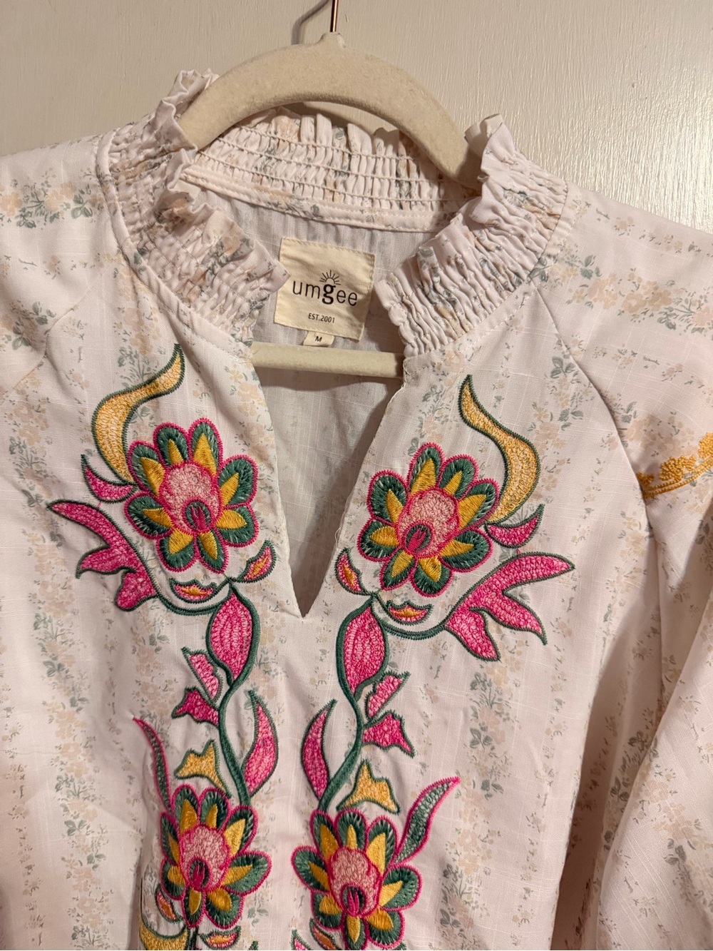 Umgee Embroidered Floral Boho Blouse Medium Puff Sleeve Ruffle Neck Western Top - Picture 5 of 12